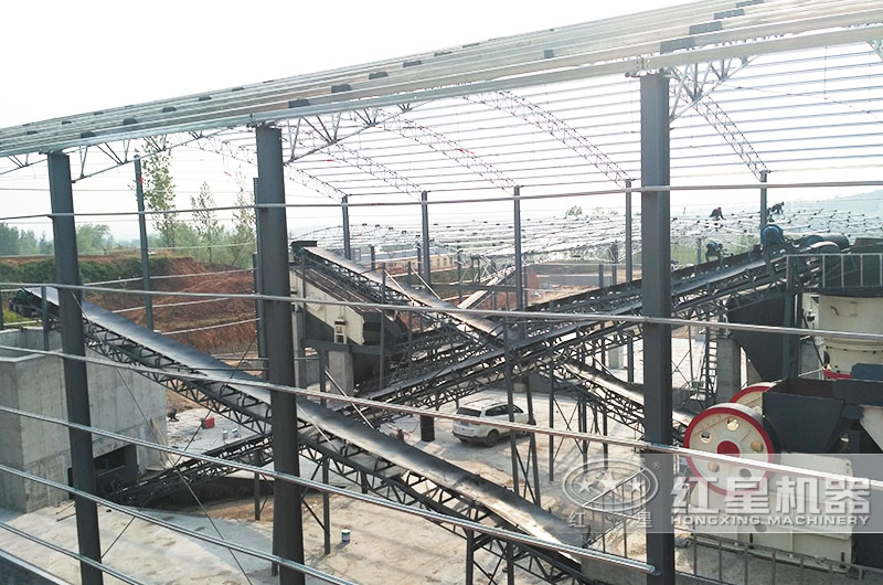 300-400噸石子破碎現場,粉塵少 300-400噸石子破碎現場,粉塵少