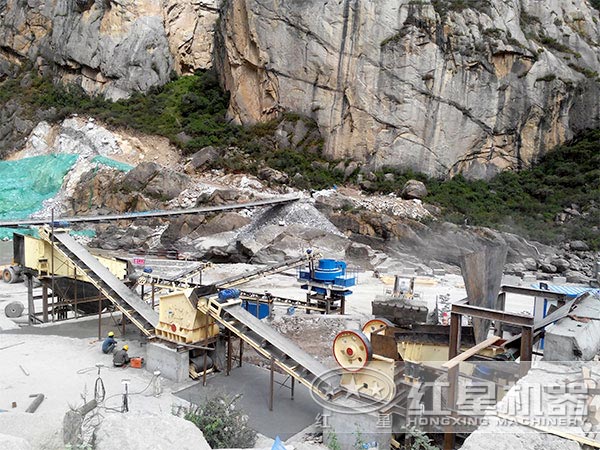 硅礦破碎制砂生產線現場 硅礦破碎制砂生產線現場