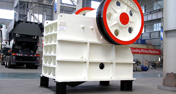 破碎混凝土的小型顎式破碎機(jī)多少錢？（時產(chǎn)量5-20噸）