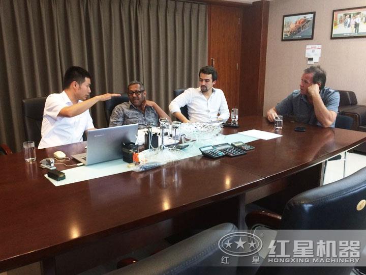 紅星與國外客戶商談價(jià)格,達(dá)成合作協(xié)議 紅星與國外客戶商談價(jià)格,達(dá)成合作協(xié)議