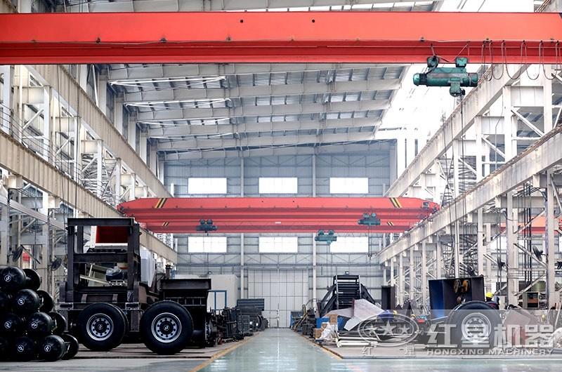 可移動混凝土粉碎機(jī)生產(chǎn)車間，實力雄厚，值得信賴