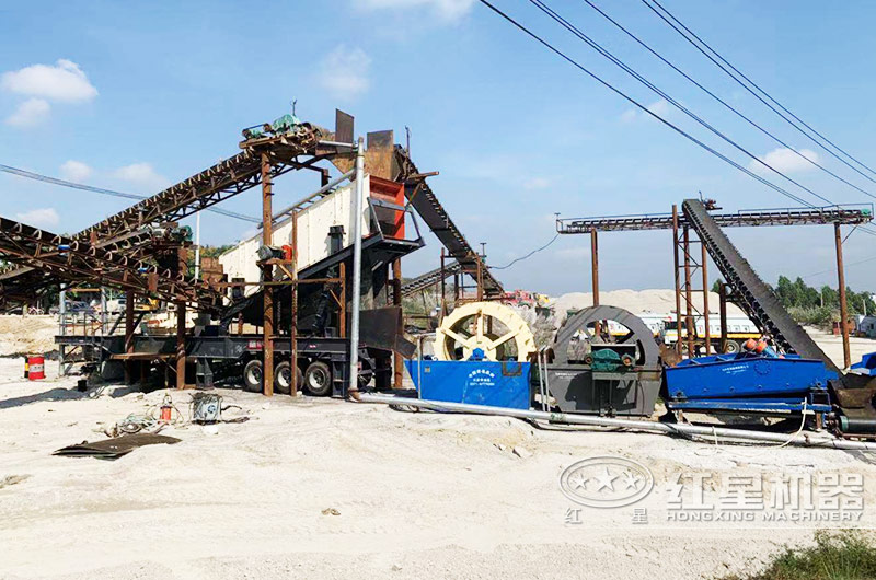 移動破碎生產線配合固定洗砂機作業現場 移動破碎生產線配合固定洗砂機作業現場