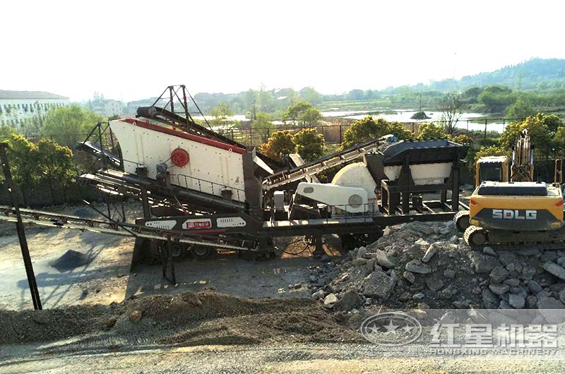 流動石子機設(shè)備作業(yè)現(xiàn)場圖 流動石子機設(shè)備作業(yè)現(xiàn)場圖