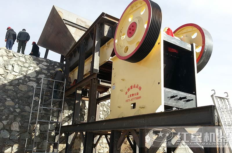 顎式破碎機作業現場圖 顎式破碎機作業現場圖