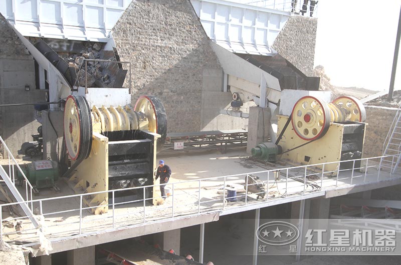 大型石塊破碎機(jī)客戶現(xiàn)場 大型石塊破碎機(jī)客戶現(xiàn)場