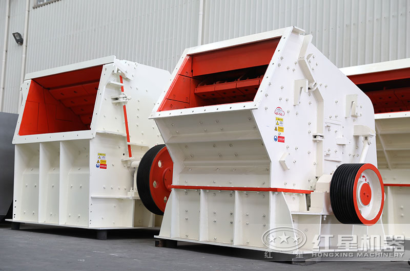 立式反擊破碎機(jī)圖片 立式反擊破碎機(jī)圖片