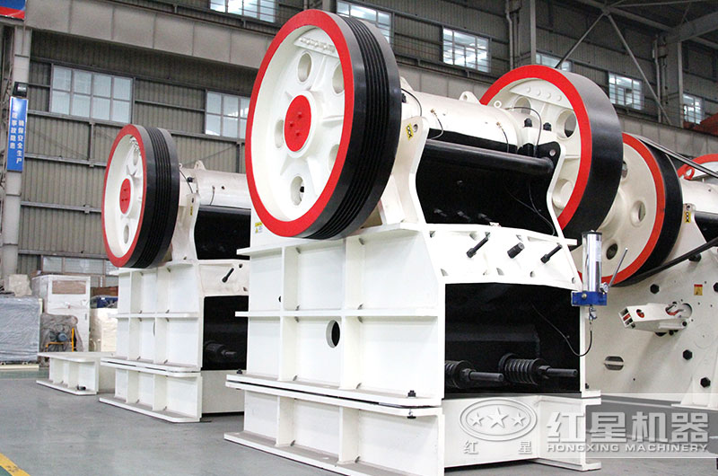 顎式破碎機(jī)圖片 顎式破碎機(jī)圖片