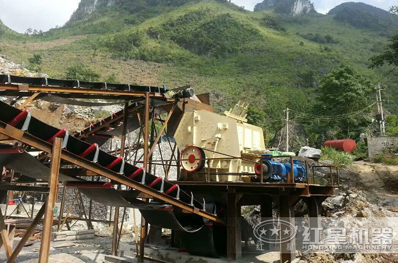 湖北客戶現(xiàn)場(chǎng)安裝圖(反擊式破碎機(jī)) 湖北客戶現(xiàn)場(chǎng)安裝圖(反擊式破碎機(jī))