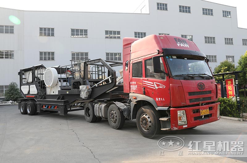 流動石子機(jī)直接開往客戶現(xiàn)場 流動石子機(jī)直接開往客戶現(xiàn)場