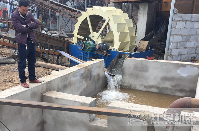 輪斗式洗砂機作業(yè)現(xiàn)場 輪斗式洗砂機