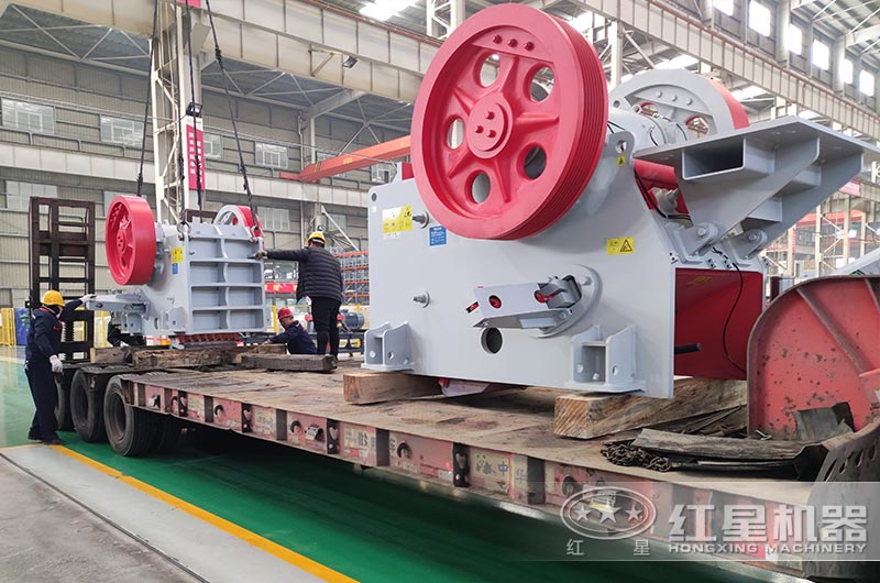 鄂式破碎機發(fā)貨中 鄂式破碎機發(fā)貨中