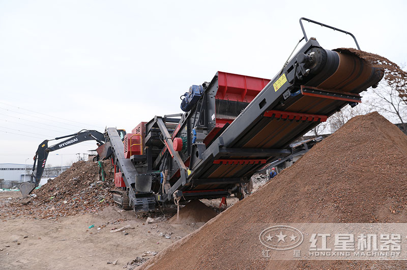 履帶移動(dòng)石子破碎機(jī)作業(yè)現(xiàn)場 履帶移動(dòng)石子破碎機(jī)作業(yè)現(xiàn)場