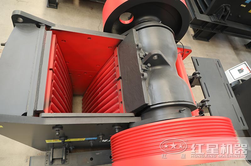 顎式破碎機進(jìn)料口 顎式破碎機進(jìn)料口